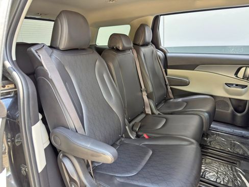 Used 2023 Kia Carnival LX FWD image 34