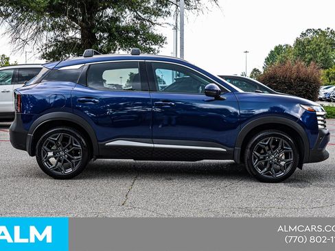 Used 2025 Nissan Kicks SR w/ SR Premium Package FWD image 11