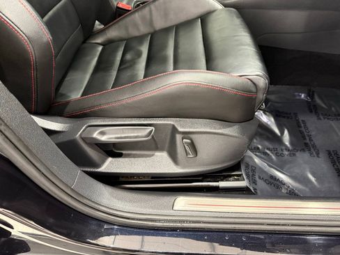 Used 2016 Volkswagen GTI SE w/ Driver Assistance Package image 19