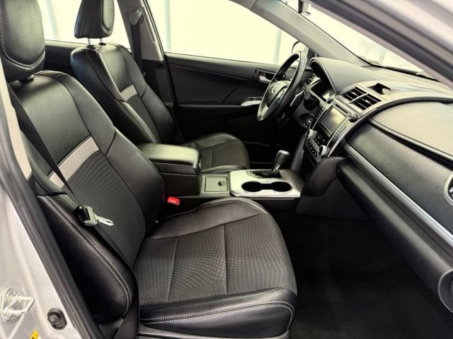 Used 2013 Toyota Camry SE FWD image 19