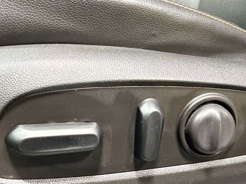 Used 2021 GMC Terrain SLT image 17