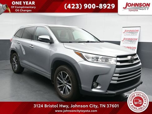 Used 2017 Toyota Highlander XLE image 1