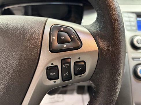 Used 2018 Ford Taurus SEL image 12