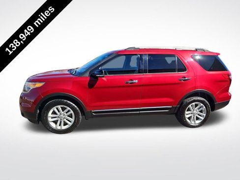 Used 2013 Ford Explorer XLT image 2