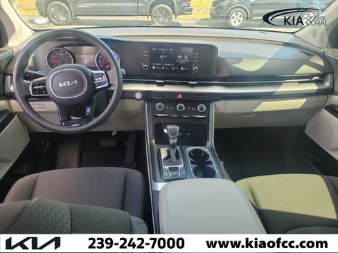 Certified 2023 Kia Carnival LX FWD image 17
