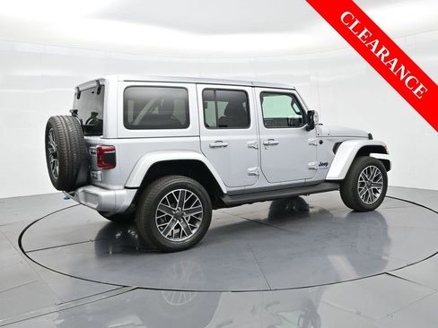 Used 2022 Jeep Wrangler Unlimited Sahara image 7