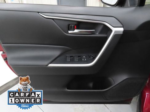 Used 2021 Toyota RAV4 XLE Premium AWD/4WD image 9