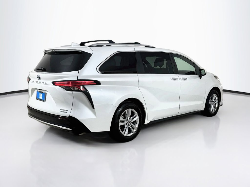 Used 2022 Toyota Sienna Limited FWD image 7