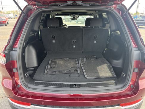 Used 2025 Jeep Grand Cherokee Laredo X image 24