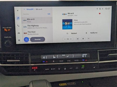 Used 2025 Toyota Sienna XLE image 20