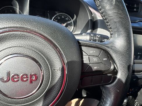 Used 2020 Jeep Renegade Altitude AWD/4WD image 19