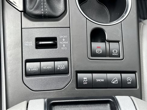 Used 2022 Toyota Highlander XLE AWD/4WD image 23