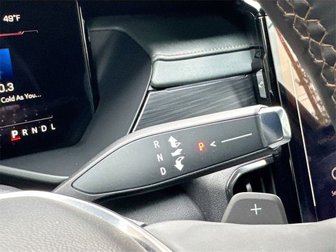 Used 2024 GMC Acadia AT4 w/ Luxury Package image 16