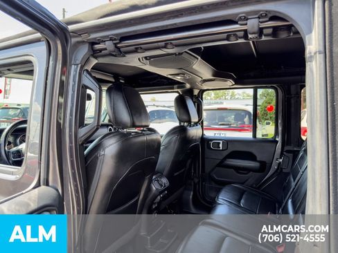 Used 2018 Jeep Wrangler Unlimited Sahara AWD/4WD image 17