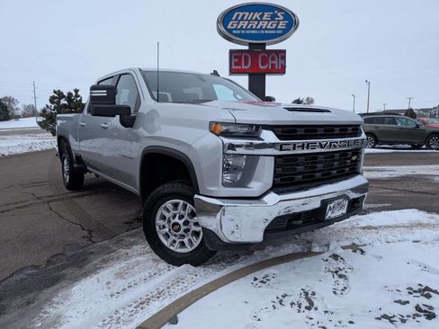 Used 2023 Chevrolet Silverado 2500 LT AWD/4WD image 2