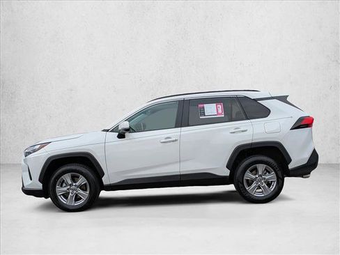 Used 2022 Toyota RAV4 XLE image 9