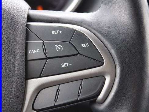 Used 2018 Jeep Grand Cherokee Altitude image 32