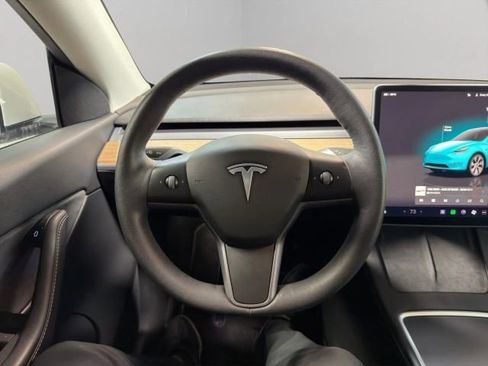 Used 2022 Tesla Model Y Long Range image 9