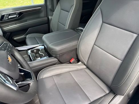 New 2026 Chevrolet Suburban Premier w/ Sun And Tow Package AWD/4WD image 16