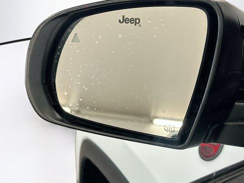 Used 2025 Jeep Compass Trailhawk AWD/4WD image 16