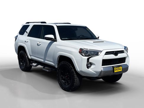 Used 2023 Toyota 4Runner TRD Off-Road Premium w/ Moonroof Package AWD/4WD image 7