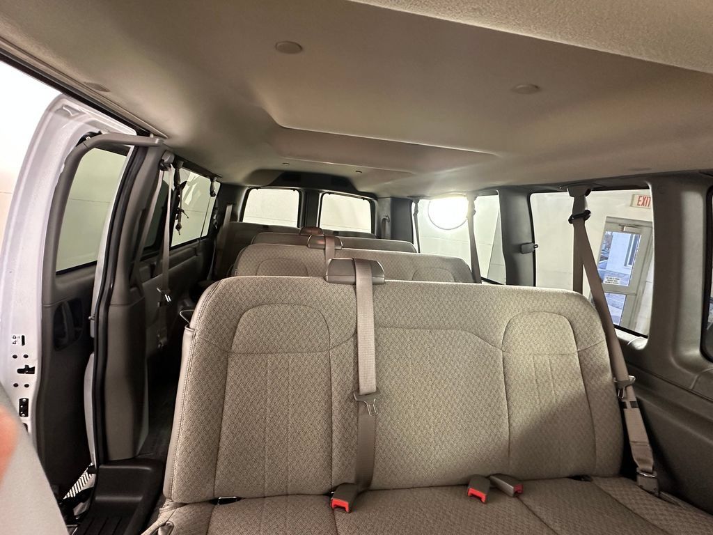 Used 2025 Chevrolet Express 3500 LT w/ LT Preferred Equipment Group RWD image 18