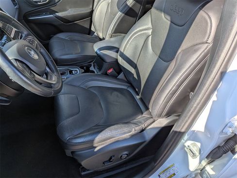 Used 2020 Jeep Cherokee Limited image 20