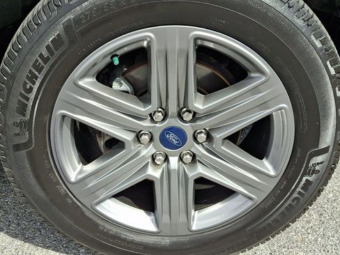 Used 2019 Ford F150 Lariat w/ Equipment Group 502A Luxury image 8