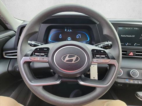 Used 2026 Hyundai Elantra SE FWD image 18
