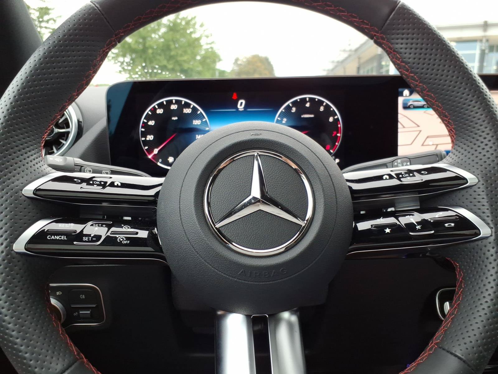 Used 2025 Mercedes-Benz GLA 250 4MATIC image 23