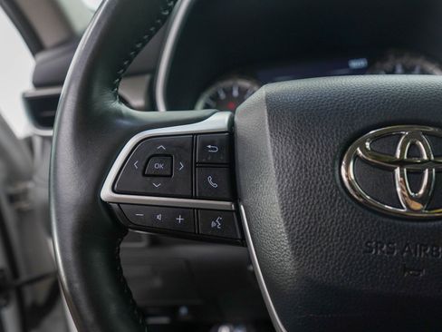 Used 2024 Toyota Highlander XLE AWD/4WD image 28