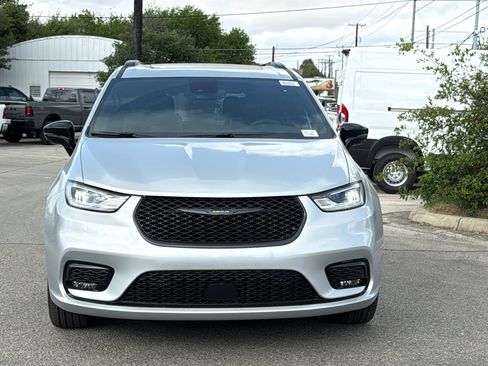 New 2026 Chrysler Pacifica Select FWD image 2