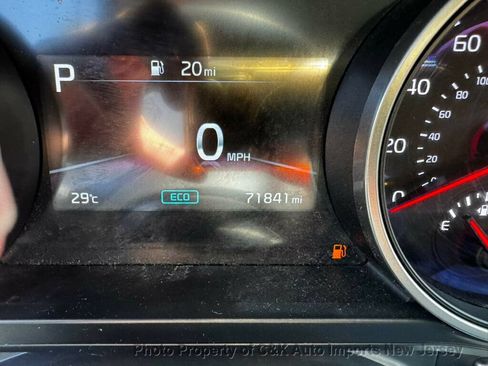 Used 2024 Kia Carnival LX FWD image 17