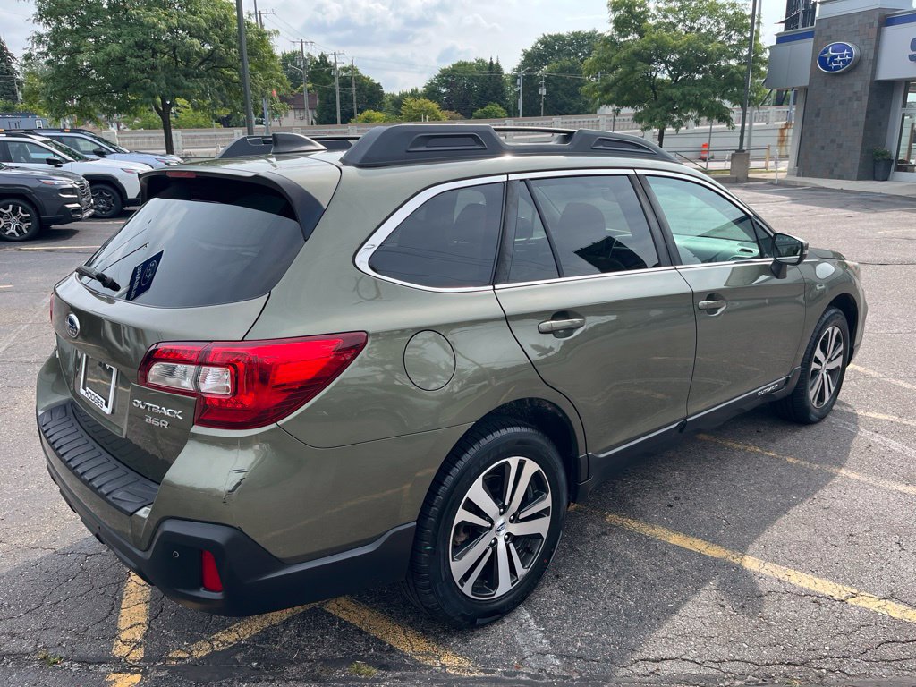 Used 2018 Subaru Outback 3.6R Limited AWD/4WD image 3