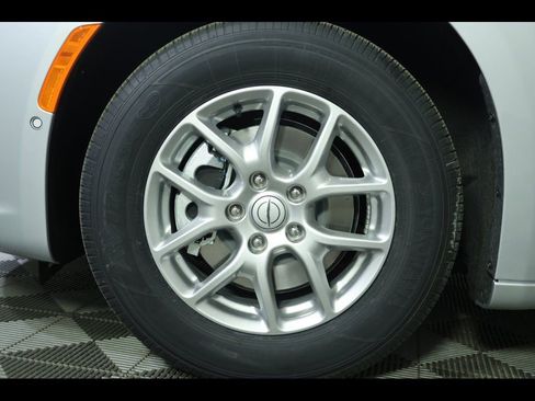 New 2026 Chrysler Pacifica Select image 12