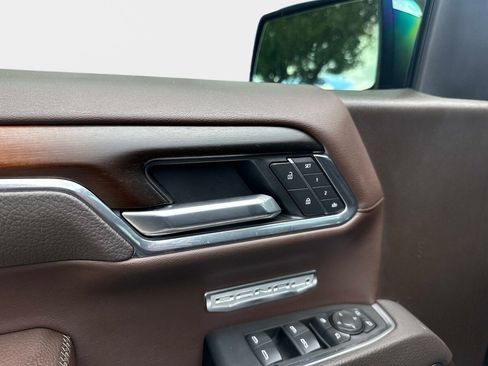 Used 2025 GMC Sierra 1500 Denali w/ Technology Package AWD/4WD image 17