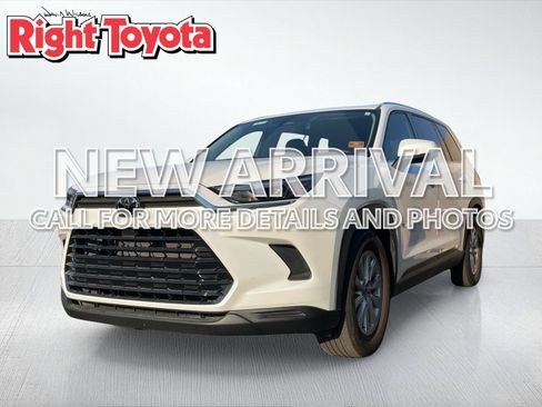 Used 2022 Toyota Highlander Bronze Edition FWD image 1