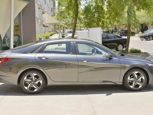 Used 2021 Hyundai Elantra SEL w/ Convenience + Premium Package image 7