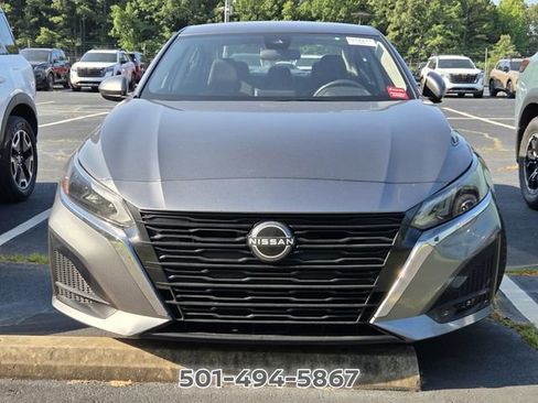 Used 2023 Nissan Altima 2.5 SV FWD image 2