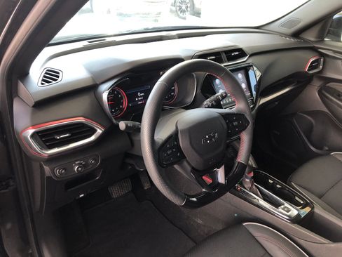 Used 2023 Chevrolet TrailBlazer RS w/ Technology Package FWD image 19