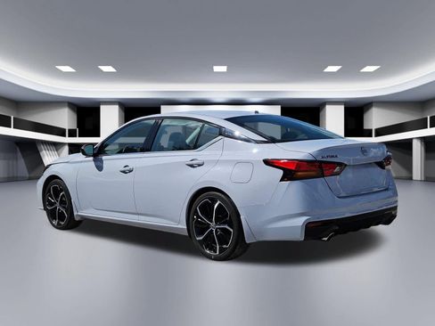 Used 2024 Nissan Altima 2.5 SR w/ SR Premium Package FWD image 4