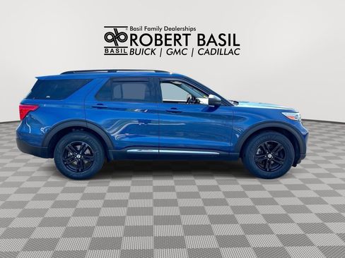 Used 2021 Ford Explorer XLT w/ Equipment Group 202A AWD/4WD image 9
