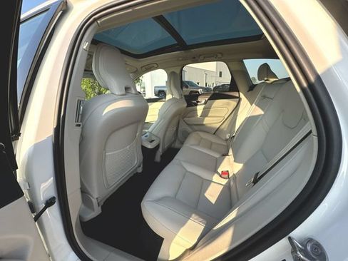 Used 2024 Volvo XC60 B5 Plus w/ Protection Package Premier AWD/4WD image 22