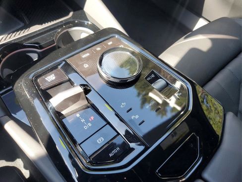 Used 2025 BMW i5 eDrive40i w/ Premium Package image 26