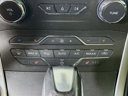 Used 2018 Ford Edge SEL w/ Equipment Group 201A AWD/4WD image 23