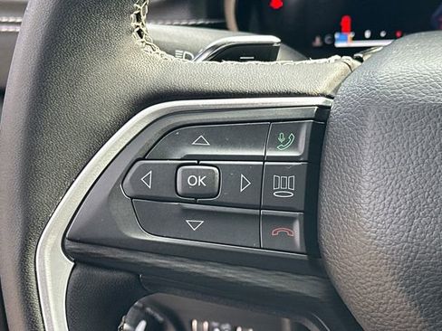 Used 2023 Jeep Grand Cherokee L Laredo image 32