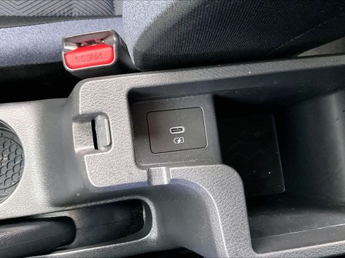 Used 2025 Nissan Versa SV w/ Trunk Package FWD image 32