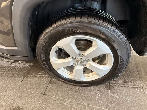 Used 2019 Jeep Compass Latitude w/ Cold Weather Group image 36