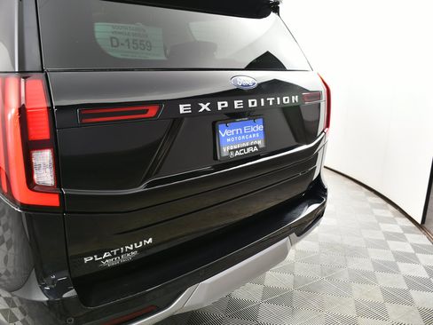 Used 2025 Ford Expedition Platinum AWD/4WD image 15