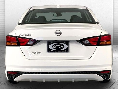 Used 2025 Nissan Altima 2.5 SV FWD image 3